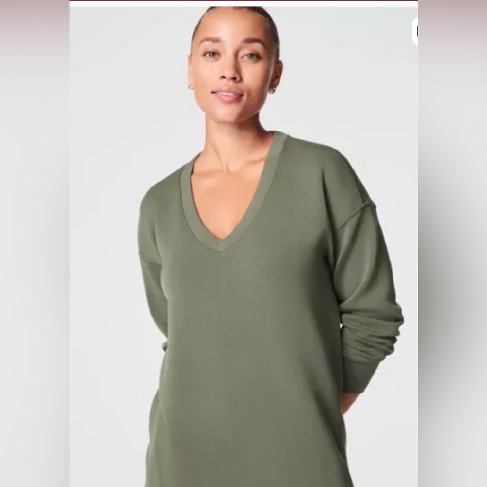 SPANX AirEssentials Brushed V-Neck in Clover
